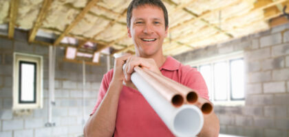 Picture of a plumber holding Uponor Pex pipes